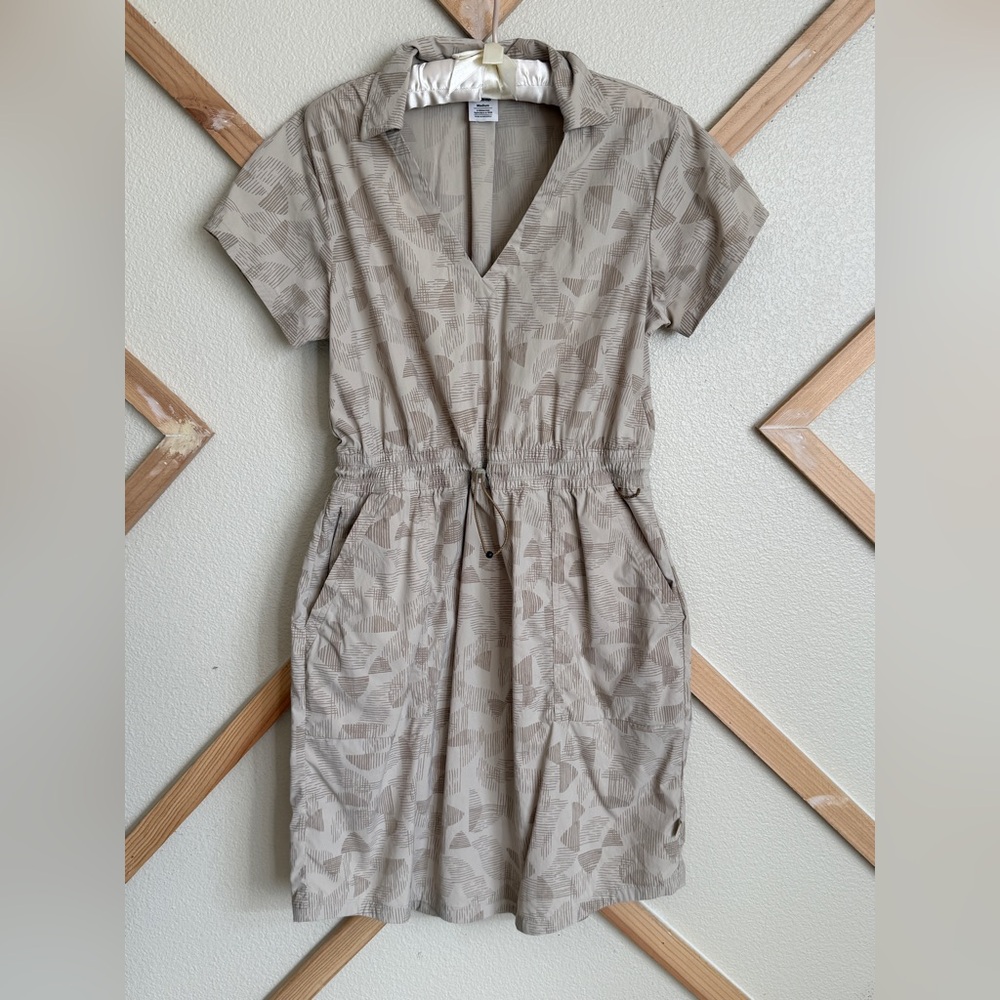 REI Co-Op Women’s Trailmade Dress Medium Beige Outdoor Hiking UPF 50+ Lightweigh